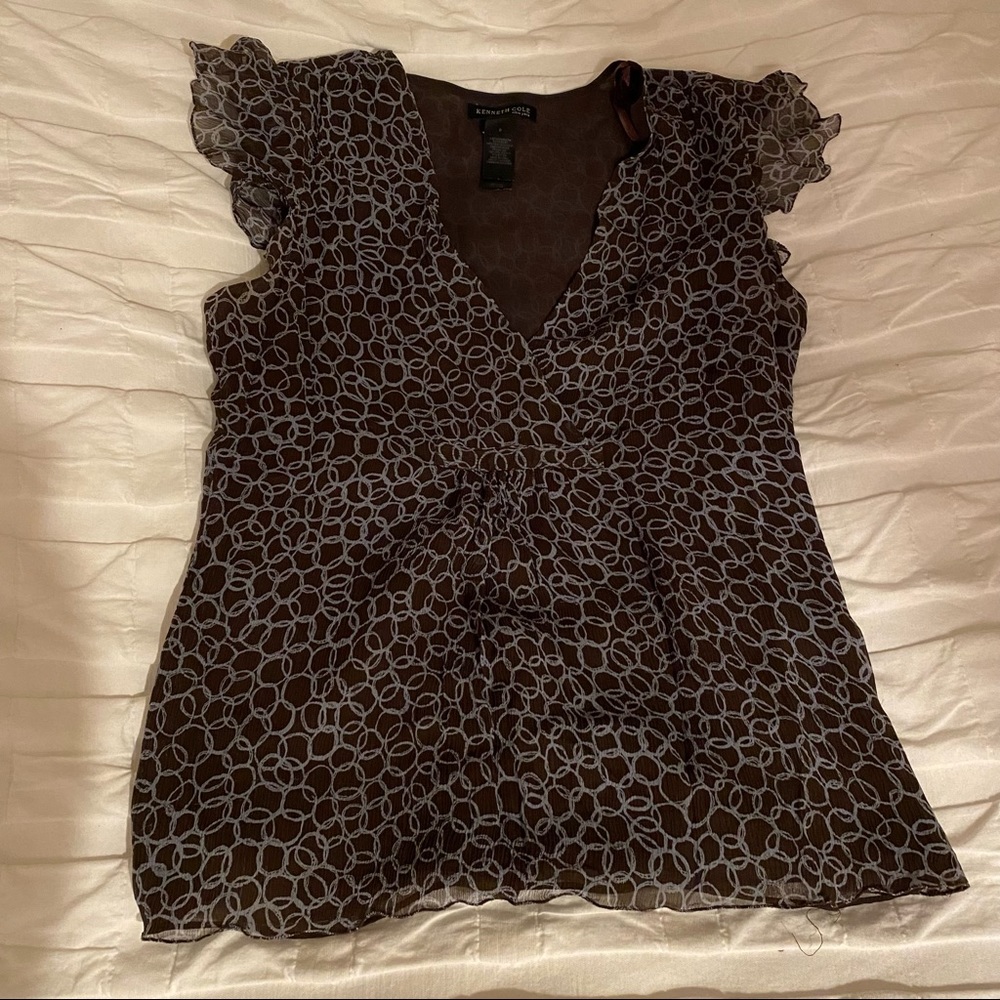 V-neck circle patterned brown ruffle sleeve shirt